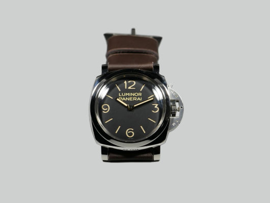 47mm Panerai with thick grey strap IMAGE