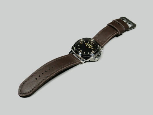 47mm Panerai with thick grey strap IMAGE