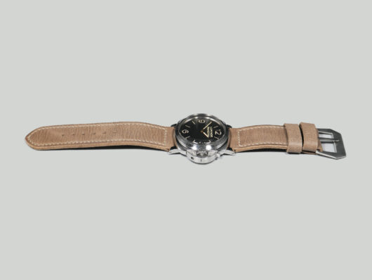 Durable grey Panerai strap on PAM00372 47mm Luminor